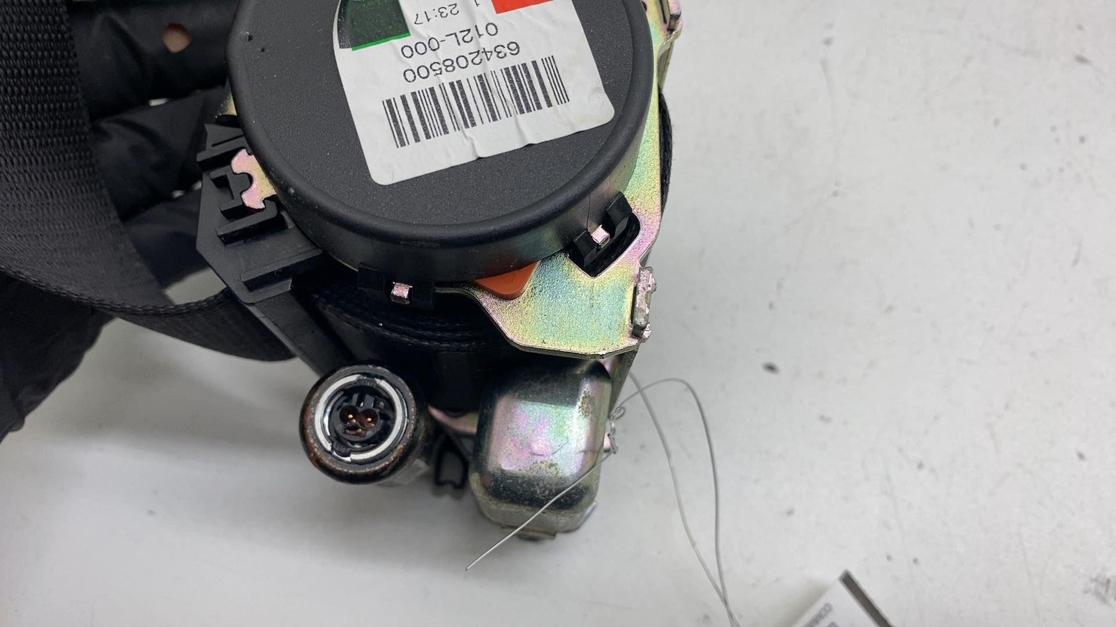 ⭕ 2017-2020 Maserati Levante Front Driver Side Seatbelt Black Left LH 634208500