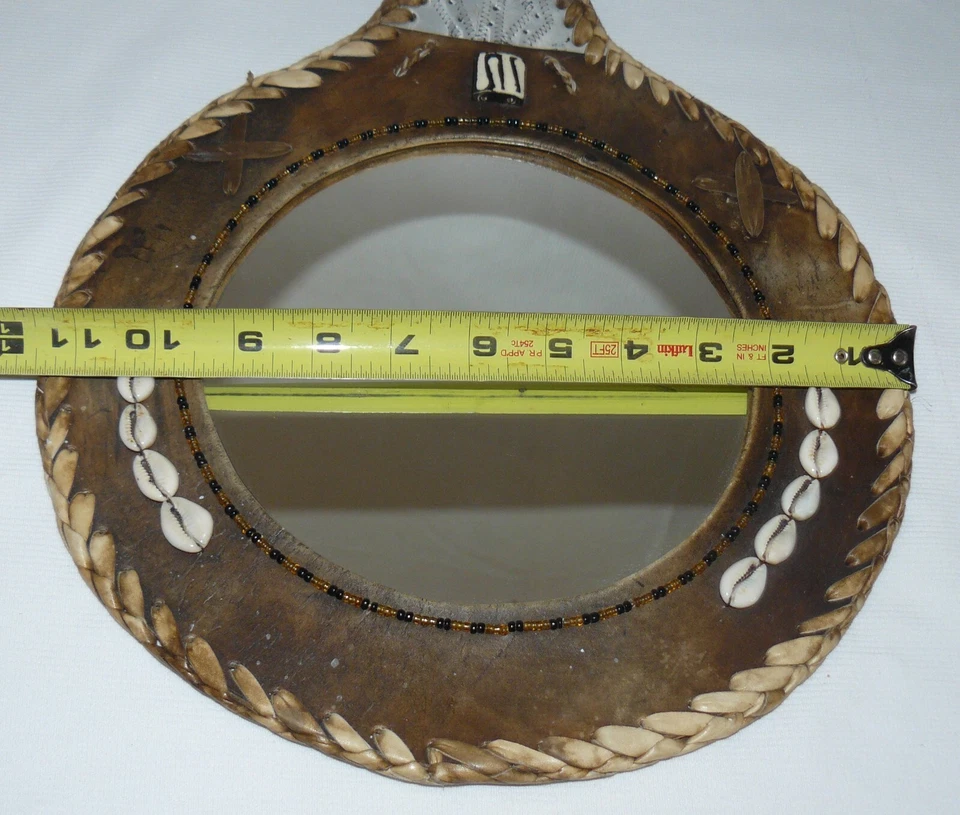 Африканское настенное зеркало 15x11 дюймов круглое кожаное в обертке раковинами и бисером - Изображение 3 из 4