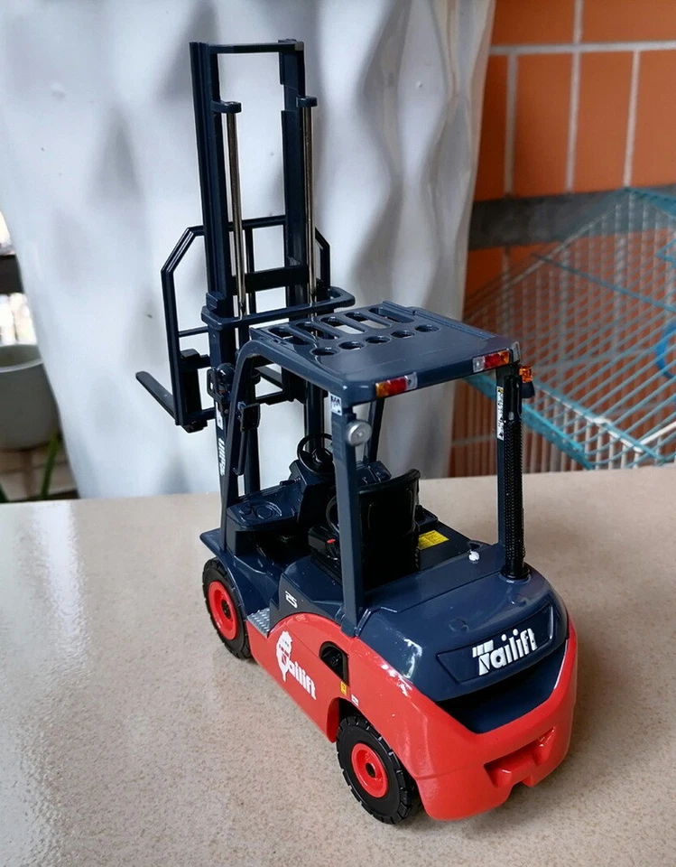 1/20 Scale Tailift 25 Forklift Fork Lift Truck Diecast Model Toy NIB - Image 4 of 4