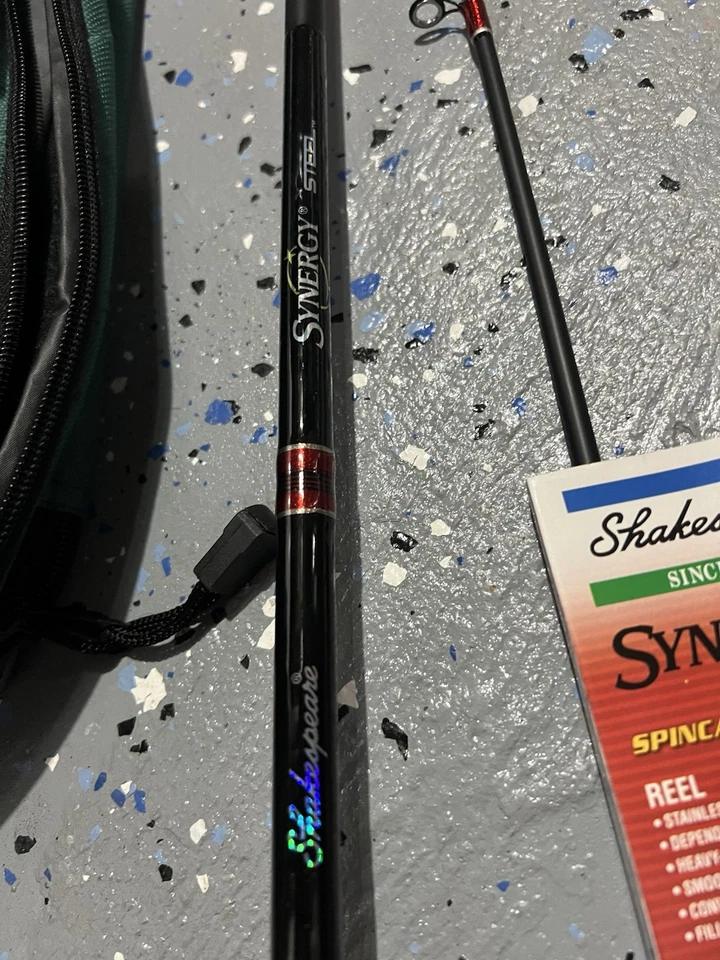 First Ice Green Carrying Case + NEW Shakespeare Synergy Steel Rod/Reel Combo - Image 4 of 4