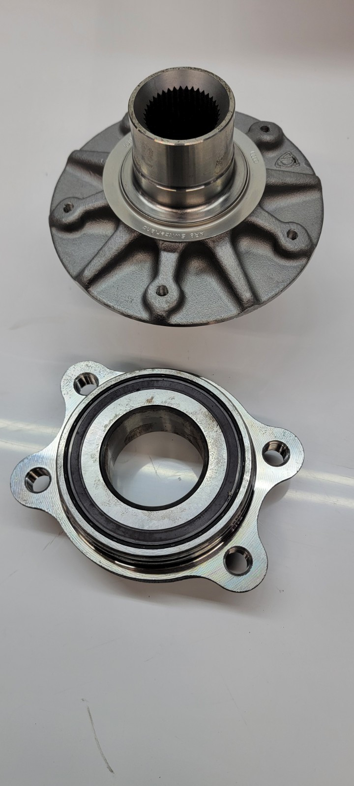LAMBORGHINI AVENTADOR HURAC CENTER LOCK WHEEL HUB BEARING OEM 470407613A