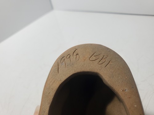 Vtg 1998 Beaumont Brothers Pottery Cow laying down Signed & Dated 3" - Picture 3 of 3