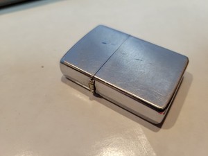 Zippo Cigarette Lighter 1975 Brushed Chrome in working oreder with new flint