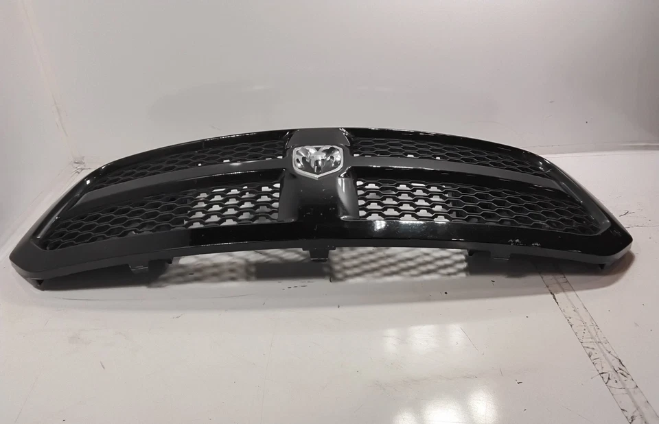 Dodge Ram 1500 2013-2024 parrilla delantera negra OEM Foto 3 de 4