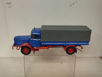 BUSSING 8000 S CANVAS TRUCK 1:43 MINICHAMPS NO BOX