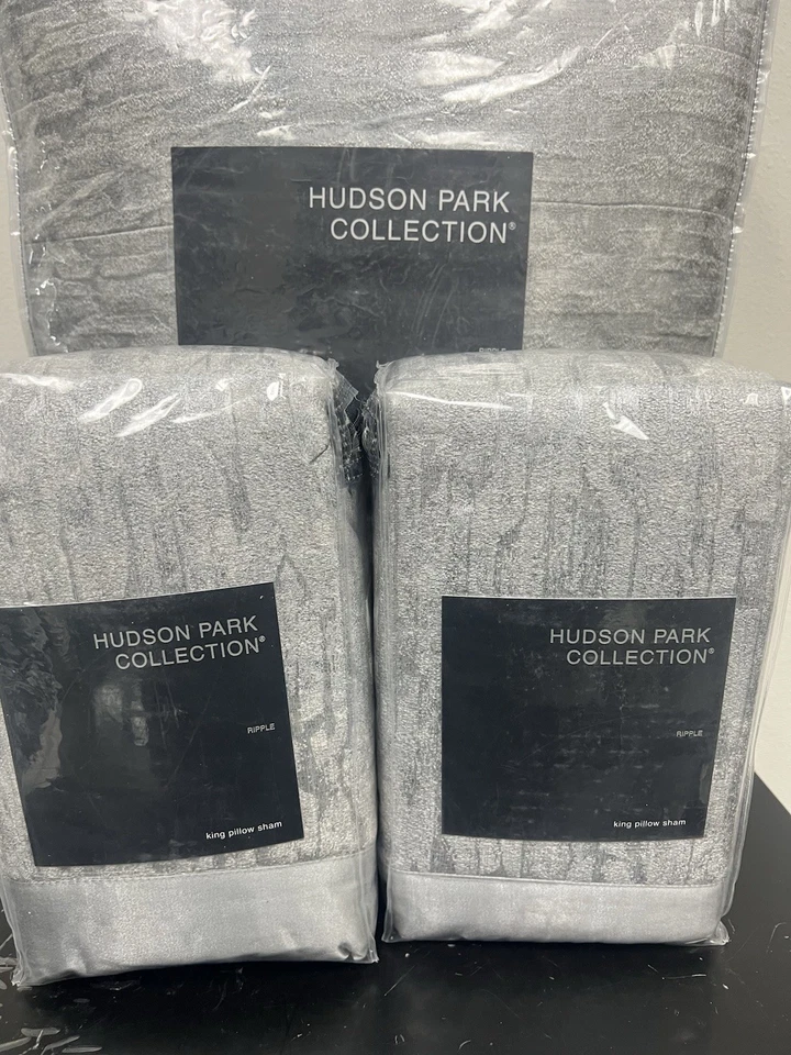 Hudson Park Collection Ondulada Textura King Coverlet + 2 King Shams Plata Pálida Foto 2 de 4