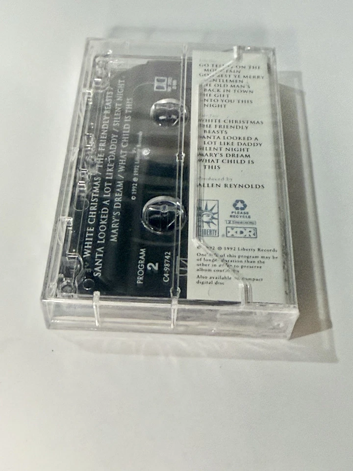GARTH BROOKS Beyond The Season - Cassette Tape White Christmas Santa Looked New - Image 3 of 4