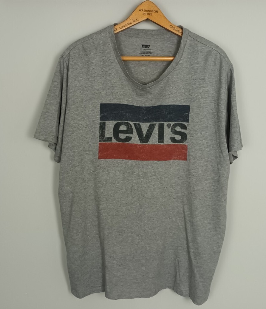 VINTAGE RETRO 90s LEVI'S BRIGHT BOLD FESTIVAL ATHLETIC USA SPORTS T SHIRT TOP
