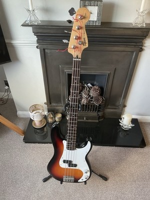  Squire Affinity P Bassgitarre