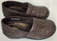 Easy Works By Easy Street Lyndee Women s Slip-Resistant Clog Work Shoes Size 8