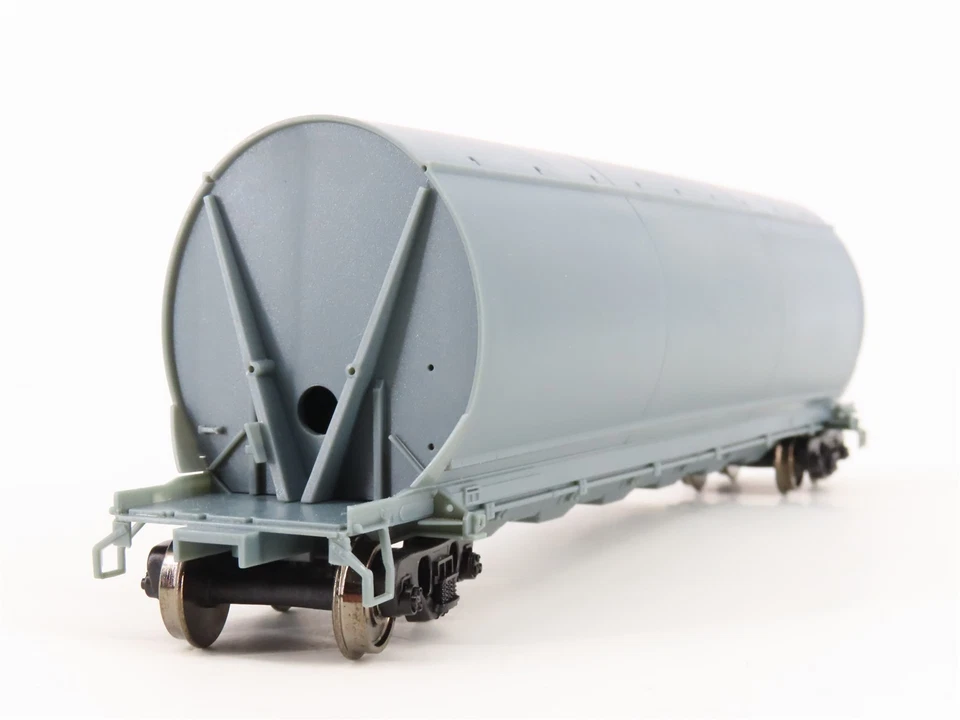 HO Scale Atlas #1950 Undecorated ACF 6 Bay Cylindrical Hopper - Image 4 of 4