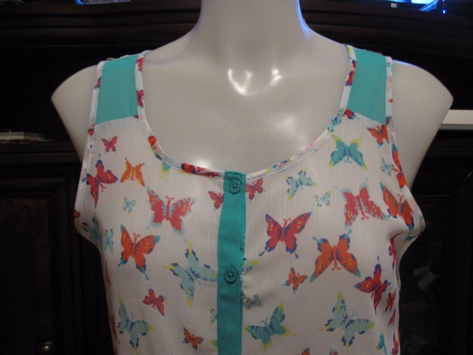 CANDIES, GIRL'S WHITE/GREEN POLY BUTTERFLY SLEEVELESS TIE WAIST BLOUSE, SIZE 16 - Image 2 of 4