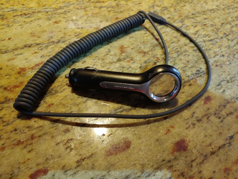 Cargador micro USB de alimentación en espiral para automóvil Motorola SPN5667 FABRICANTE DE EQUIPOS ORIGINALES 12 V encendedor genuino Foto 2 de 2
