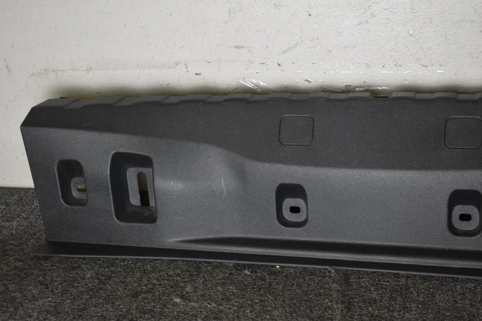 BMW 320I 2019-2020 alféizar de bloqueo de maletero OEM de fábrica Foto 2 de 4