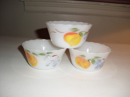 3 Fire King Gay Fad frutta dipinti a mano singhiozzati 6 once. Coppe crema pasticcera - Foto 2 di 6