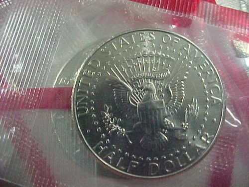 2006 D KENNEDY HALF DOLLAR FROM MINT SETS BU IN CELLO - Picture 2 of 3