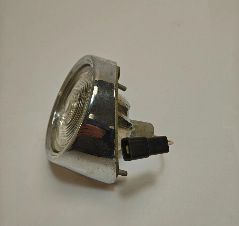 Dodge Pioneer 1961 luz de respaldo inversa lámpara lente con carcasa cromada 2094611 nuevo de Lote Antiguo Foto 4 de 4