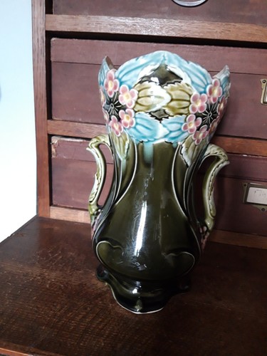 Vase Art Nouveau en Barbotine DE FIVES GUSTAVE DE BRUYN  Décors Florales.  - Afbeelding 1 van 8