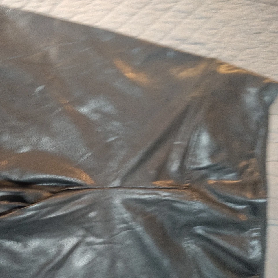 Pantalones elásticos Boston Proper negros de imitación de cuero talla pequeña forrados con rayón Foto 4 de 4