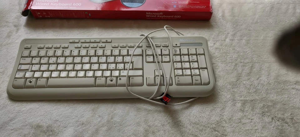 Microsoft Wired USB Keyboard 600 QWERTY  White - Immagine 2 di 4