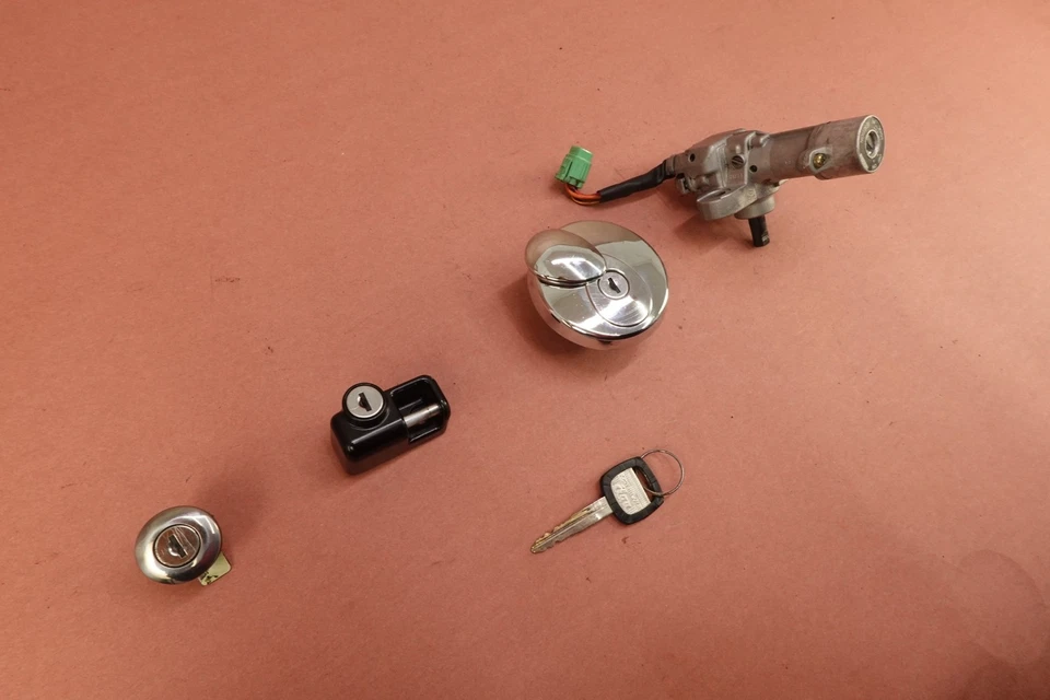 Juego de llaves de bloqueo de encendido Suzuki Boulevard C50 VL800 2005-2009 tapa de gas Foto 4 de 4