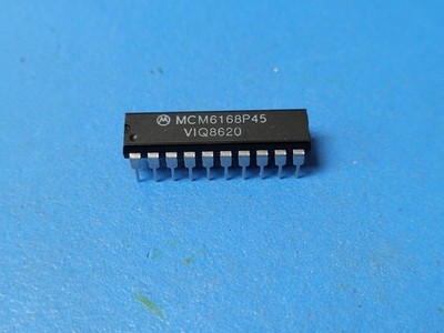 (4 PCS) MCM6168P45 Standard SRAM, 4KX4, 45ns, CMOS, PDIP20