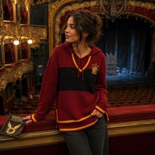 Harry Potter Gryffindor Hooded Knit Sweater Womens Medium Burgundy Hogwarts