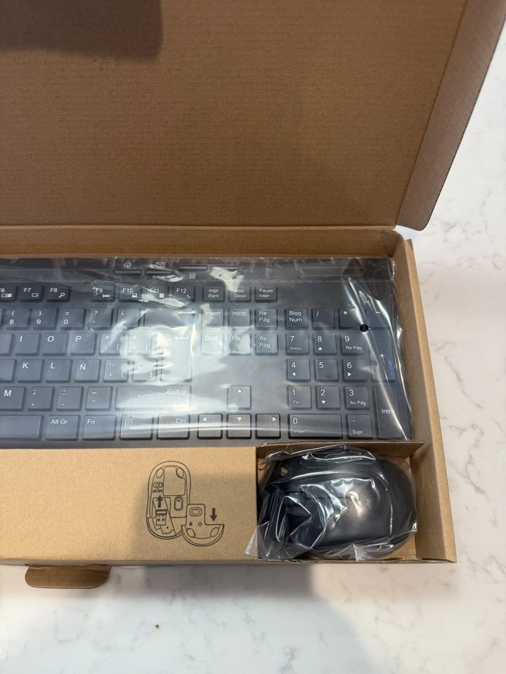 Amazon Basics Wireless Keyboard and Mouse Combo Full-Sized, 2.4GHz USB receiver - Image 3 of 4