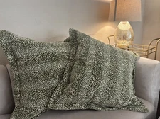 2 large CALDEIRA WOVEN VELVET ANIMAL PRINT DESIGN decorative pillows 18x18 clean