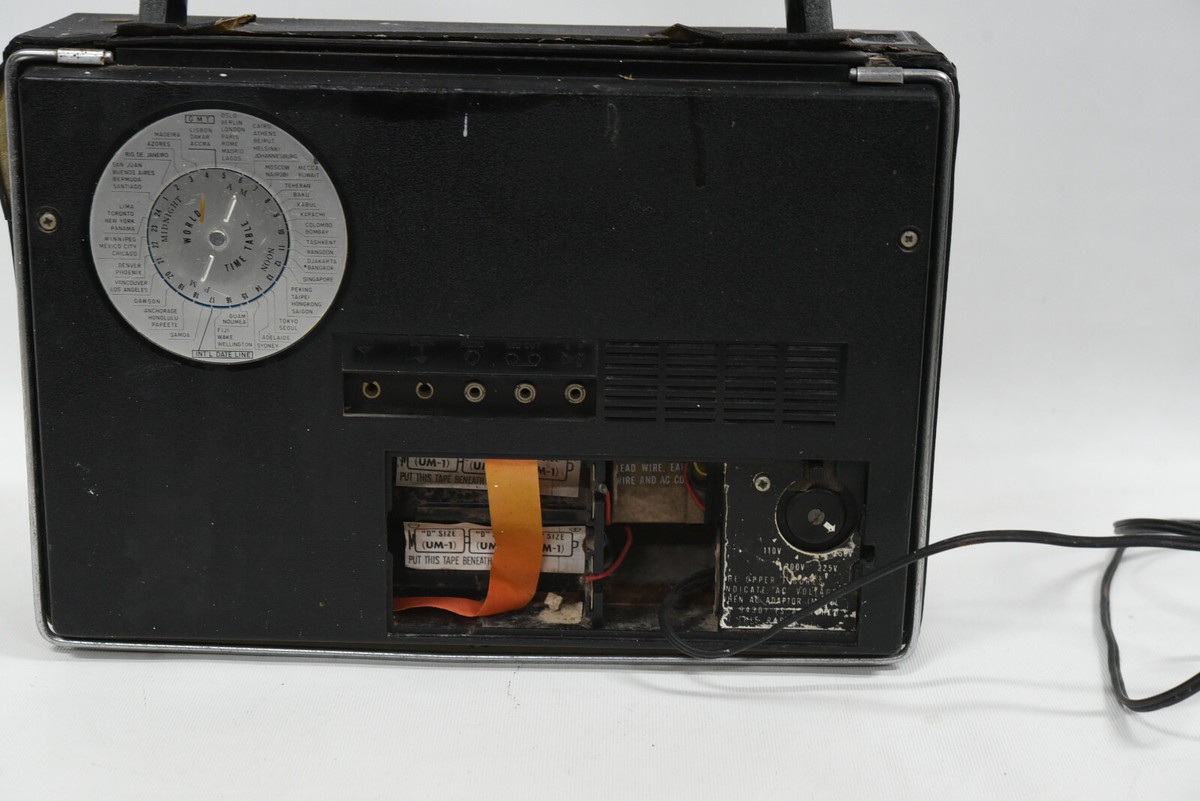 National Panasonic Hi-Fi Sound Deluxe 4-Band 9-Transistor National Panasonic Hi-Fi Sound Deluxe 4-Band 9-Transistor
