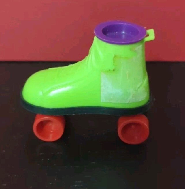 Vintage 1981 Topps Skates Green Roller Skate Candy Container Empty