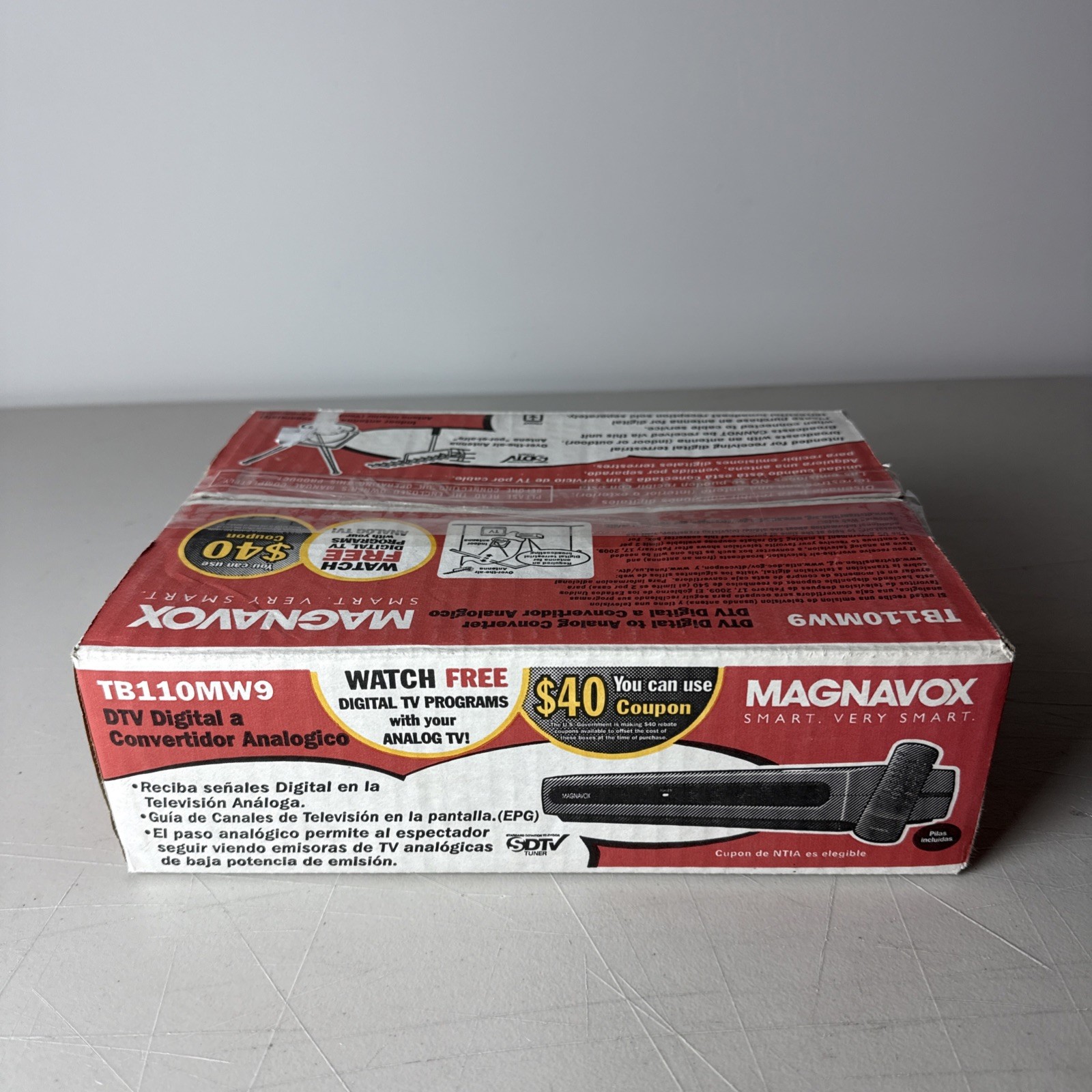 Magnavox DTV Digital to Analog TV Converter Box TB110MW9 with Remote New in Box