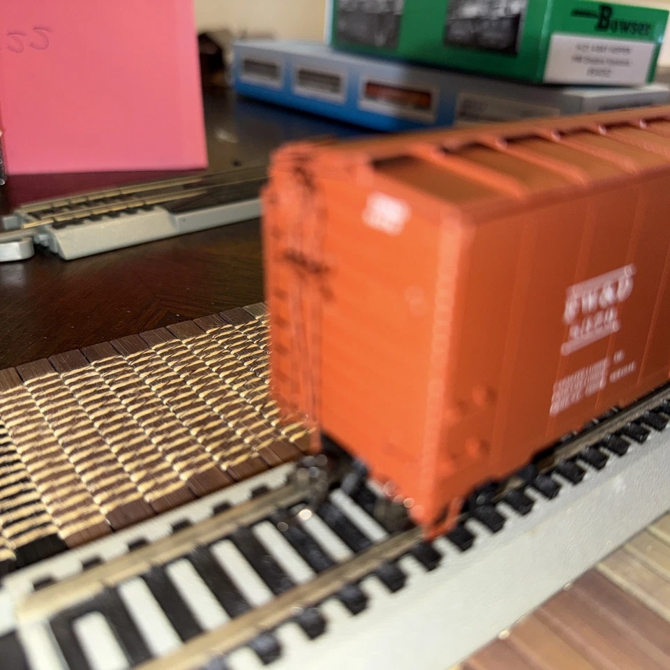 INTERMOUNTAIN HO SCALE #45809-11 10'6" HIGH AAR BOX CAR Fort Worth in Denver - Image 2 of 4