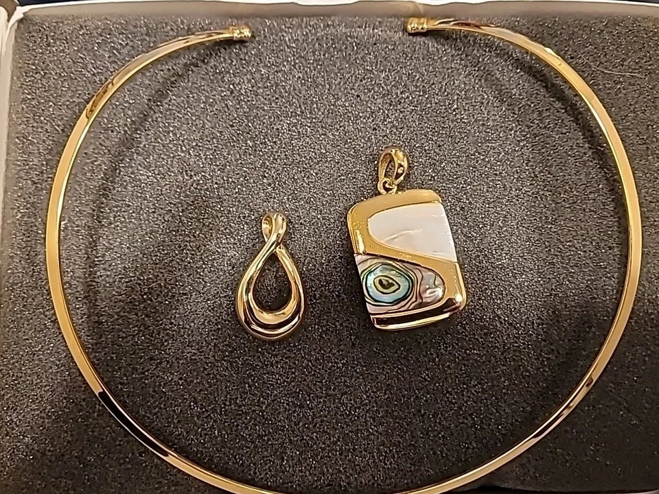 Lia Sophia “Water World” Mother of Pearl Pendant Slide ,“Deb” Collar Gold Tone - Image 2 of 4
