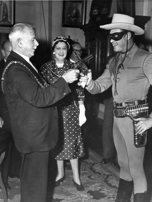 Actor Clayton Moore pictured with Lord Mayor Ald A J Williams duri- 1958 Photo
