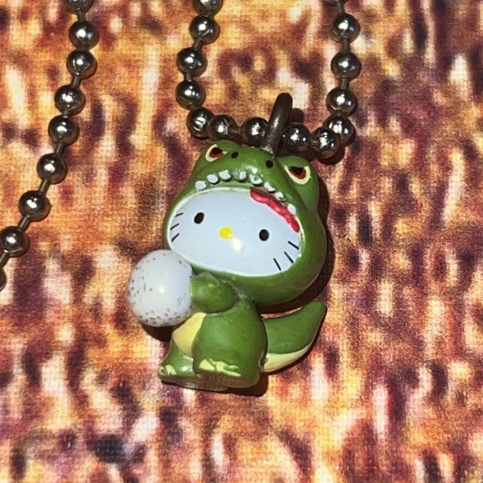 De Colección Hello Kitty T-Rex Disfraz Verde Conjunto Cadena Collar Colgante Foto 4 de 4