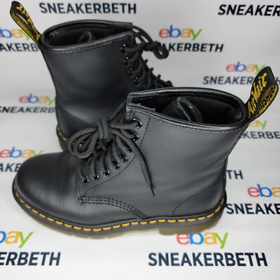 Dr. Martens Black Boots Leather WOMEN display picture 1