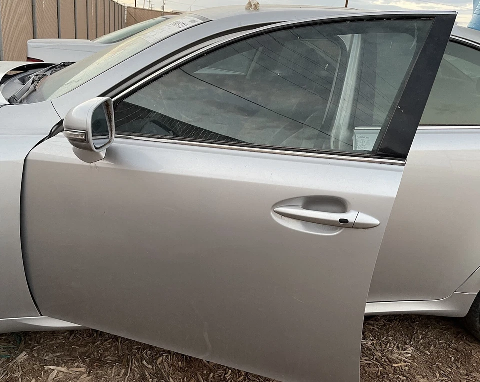 Puerta delantera izquierda conductor LEXUS IS250 2006-2013 plateada. OEM Foto 3 de 4