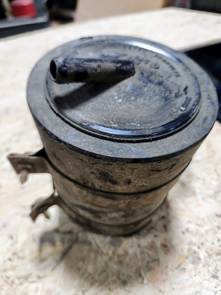 Fuel Vapor Canister & Bracket 74-77 C3 Corvette ORIGINAL GM ROCHESTER 7028131 - Image 3 of 3