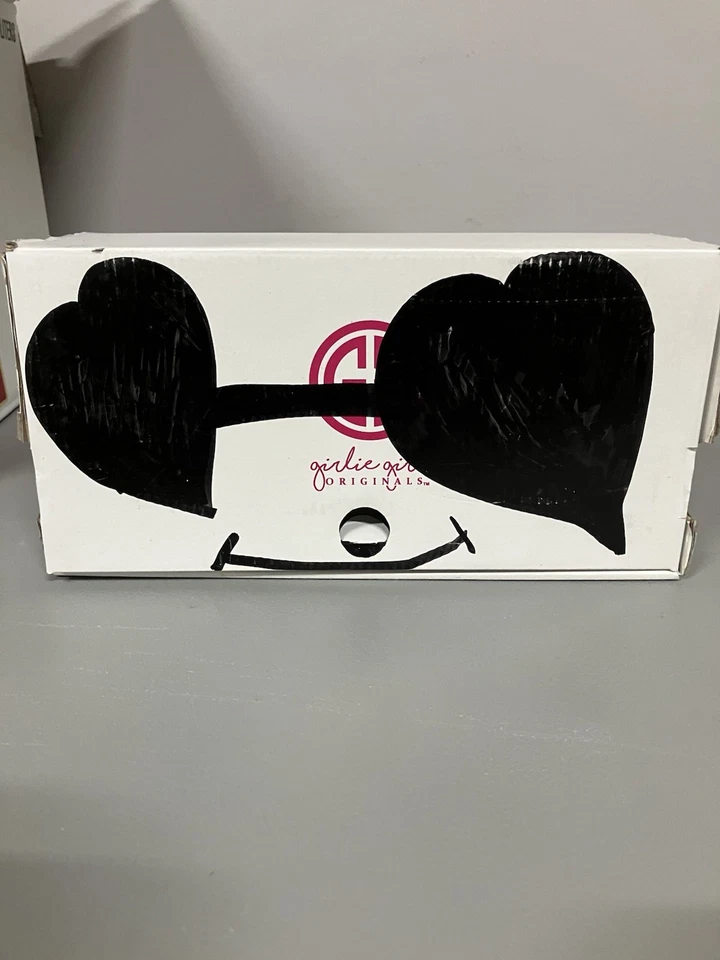 Tenis/zapatillas Girlygirl en T estilo vaca talla 8 Foto 4 de 4