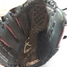 Mizuno Finch PowerClose Softball Glove 11In Left Youth Girl GPP1108 Black Pink