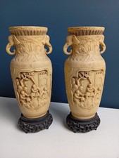 Coppia di Vasi in Resina Intagliata Motivi Cinesi XX Secolo Originali