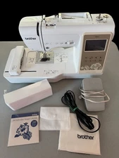 Brother SE625 Sewing & Embroidery 4x4 Machine LOTS OF EXPENSIVE EXTRAS - CASE