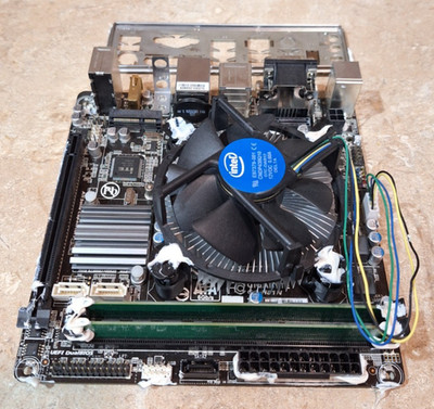 Gigabyte GA-H81N Motherboard Kit CPU i3 4150 3.5GHz 4GB DDR3 Intel Fan IO Shield