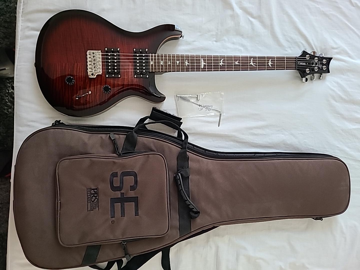 PRS SE Custom 24 Fire Red Burst PRS Locking Tuners OG Gig Bag Mint Condition