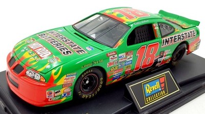 Revell Maßstab 1:24 Diecast V189803098-2 - NASCAR Pontiac Interstate Batterien #18