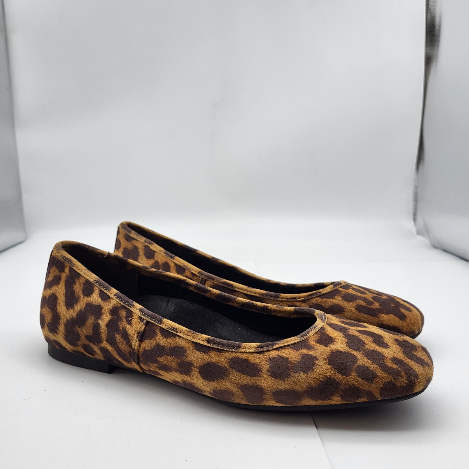 Vionic Flats Womens Size 7.5 Wide Leopard Print Orinda Comfort Shoes slip on-image