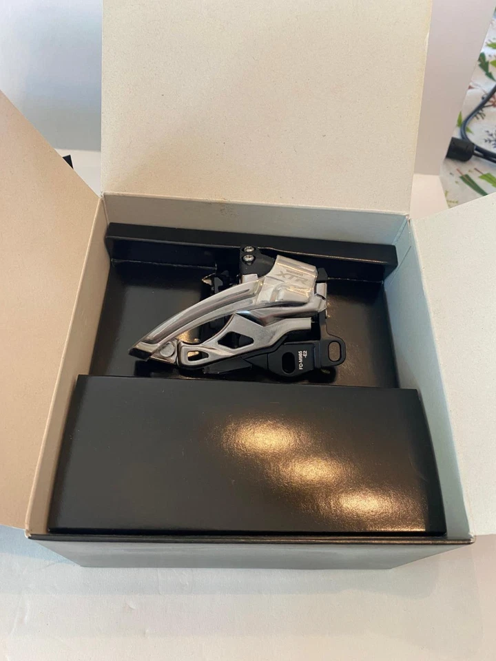 new Shimano XTR FD-M985-E2 E-Type FRONT DERAILLEUR 2x10-speed w/o Plate - Image 2 of 4