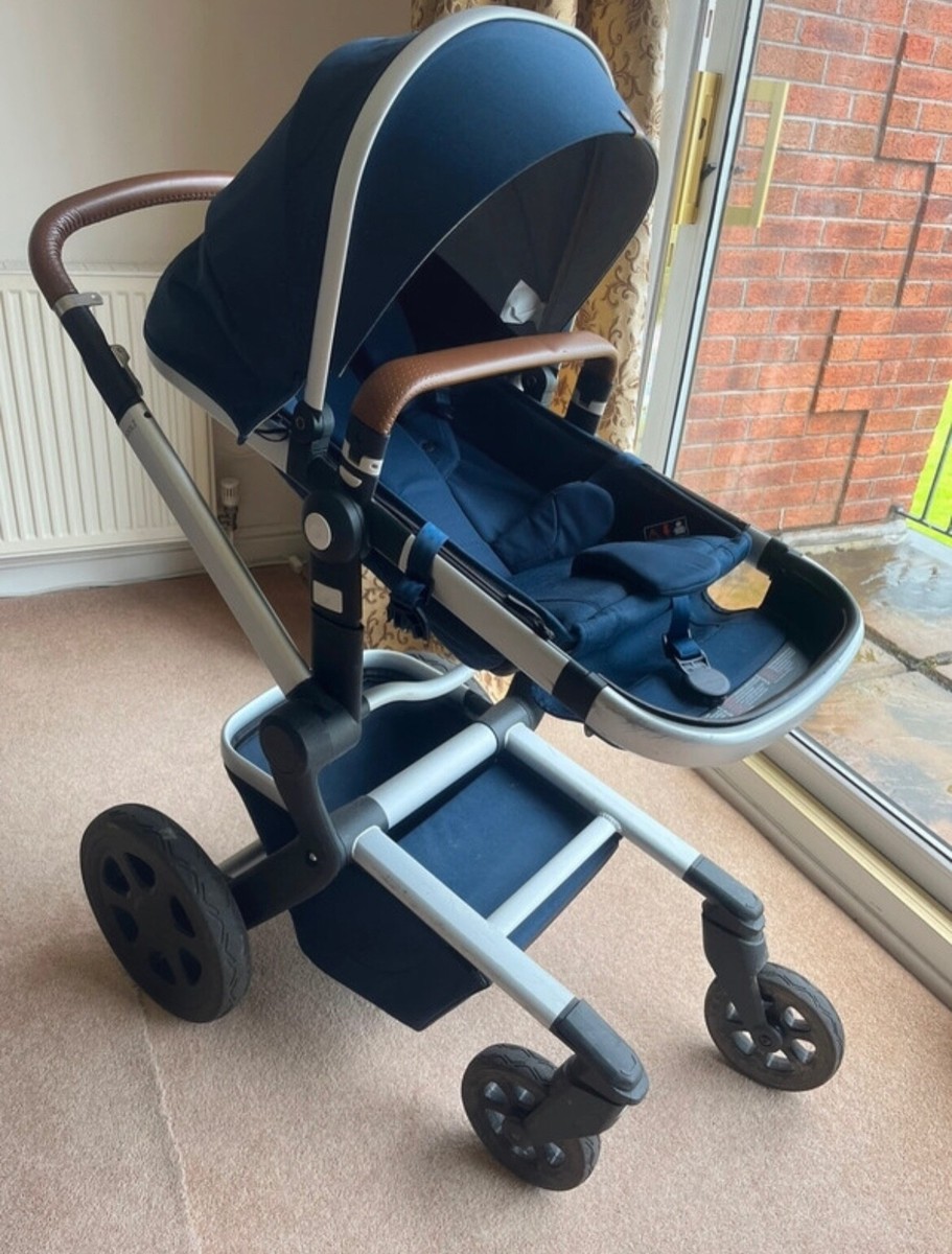 Joolz Day2 Earth Pushchair with Footmuff and Carrycot parrot