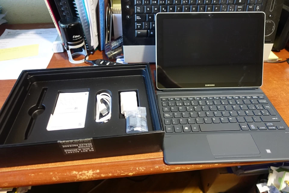 SAMSUNG GALAXY BOOK. 10,6, 4GB, 64GB, 4G, 5 MP, TECLADO, ETC....... - Imagen 3 de 4